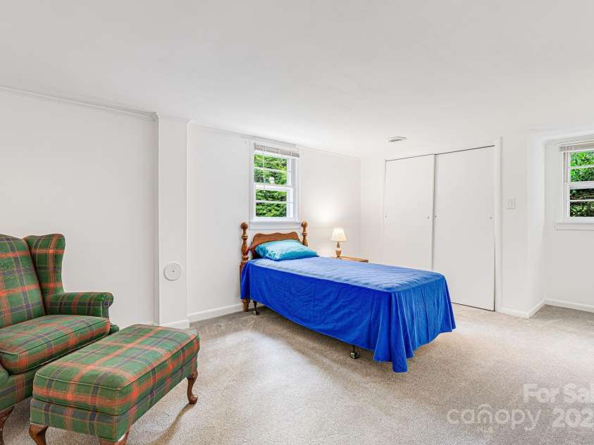 38 Westridge Drive, Asheville, NC 28803.  MLS# CAR4264261, YatesRealty ID 16711. Basement Bedroom