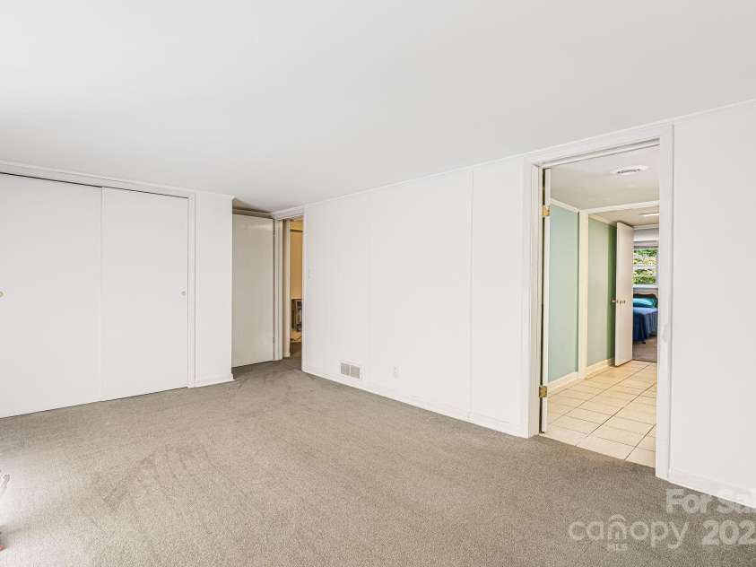 38 Westridge Drive, Asheville, NC 28803.  MLS# CAR4264261, YatesRealty ID 16711. Basement Bedroom