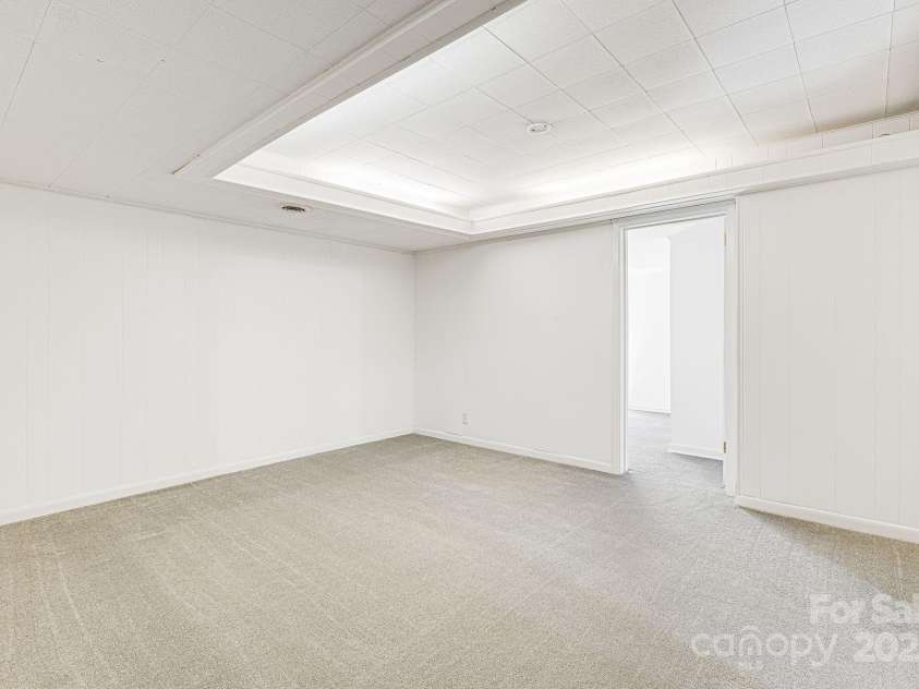 38 Westridge Drive, Asheville, NC 28803.  MLS# CAR4264261, YatesRealty ID 16711. Basement Bonus