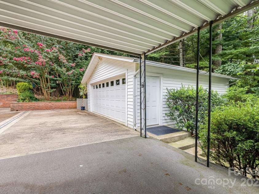 38 Westridge Drive, Asheville, NC 28803.  MLS# CAR4264261, YatesRealty ID 16711. Second Rear porch/patio