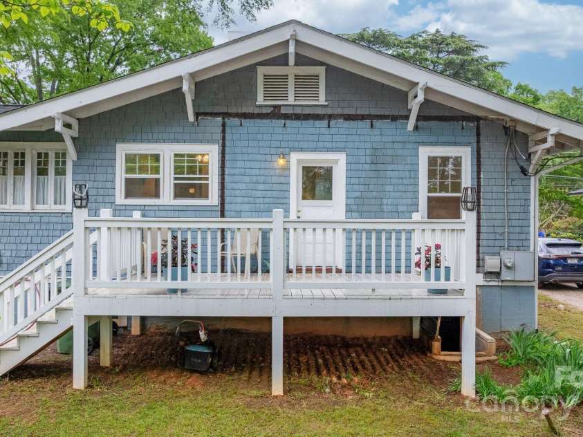 218 5th Street, Hickory, NC 28602.  MLS# CAR4251114, YatesRealty ID 16712. Back deck