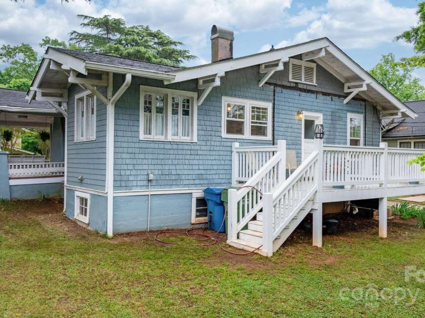218 5th Street, Hickory, NC 28602.  MLS# CAR4251114, YatesRealty ID 16712. Back deck, porch side