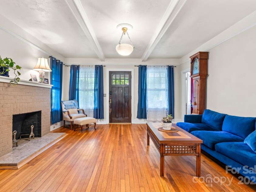 218 5th Street, Hickory, NC 28602.  MLS# CAR4251114, YatesRealty ID 16712. Beautiful historic features in living room