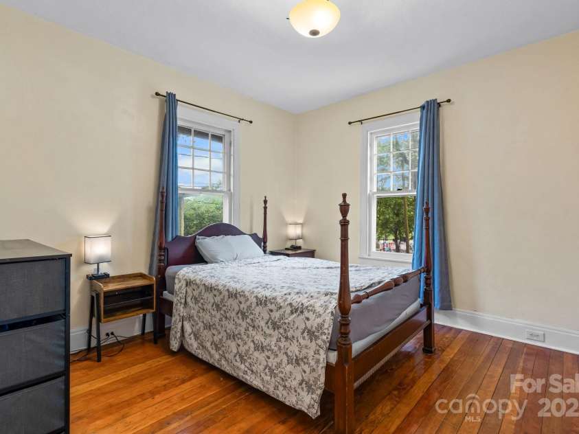 218 5th Street, Hickory, NC 28602.  MLS# CAR4251114, YatesRealty ID 16712. Bedroom