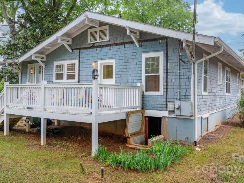 218 5th Street, Hickory, NC 28602.  MLS# CAR4251114, YatesRealty ID 16712. Cellar access
