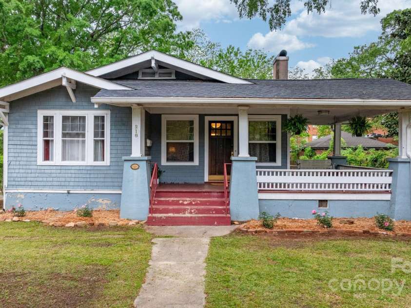 218 5th Street, Hickory, NC 28602.  MLS# CAR4251114, YatesRealty ID 16712. Front entry