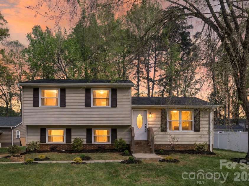 4832 Cheviot Road, Charlotte, NC 28269.  MLS# CAR4369494, YatesRealty ID 16712. 