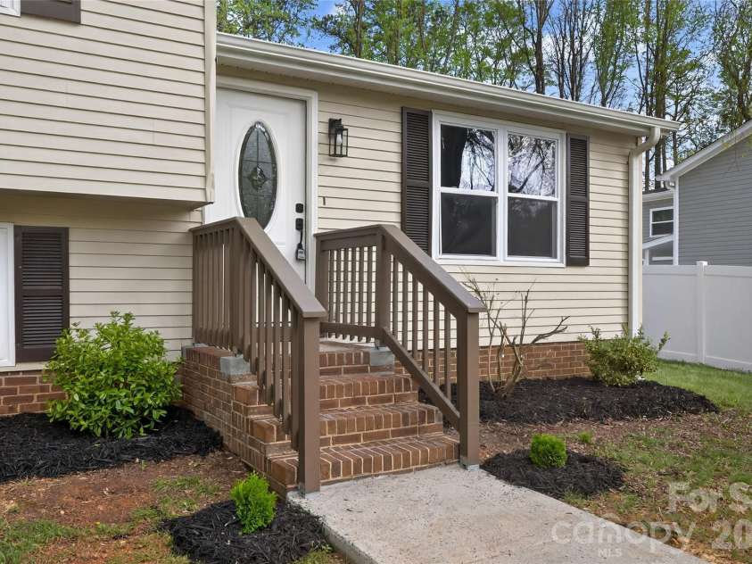 4832 Cheviot Road, Charlotte, NC 28269.  MLS# CAR4369494, YatesRealty ID 16712. 