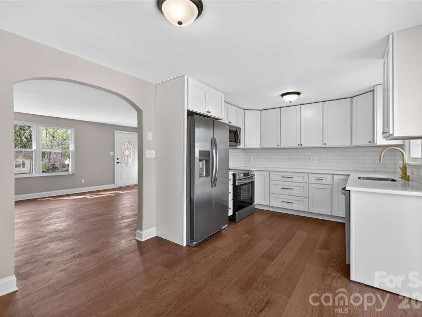 4832 Cheviot Road, Charlotte, NC 28269.  MLS# CAR4369494, YatesRealty ID 16712. 