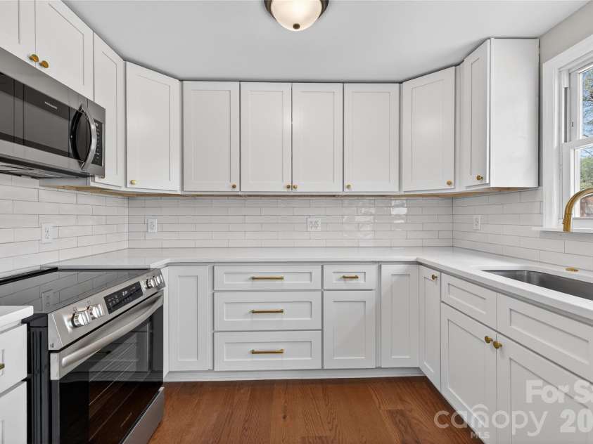 4832 Cheviot Road, Charlotte, NC 28269.  MLS# CAR4369494, YatesRealty ID 16712. 
