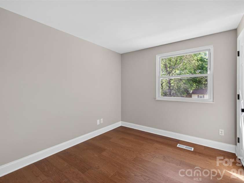 4832 Cheviot Road, Charlotte, NC 28269.  MLS# CAR4369494, YatesRealty ID 16712. 