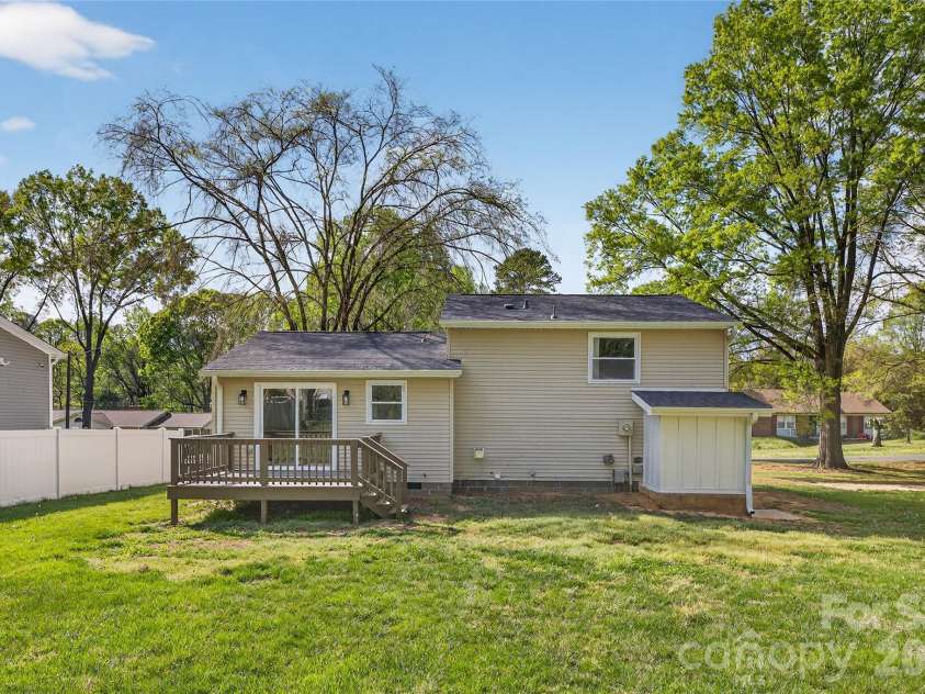 4832 Cheviot Road, Charlotte, NC 28269.  MLS# CAR4369494, YatesRealty ID 16712. 