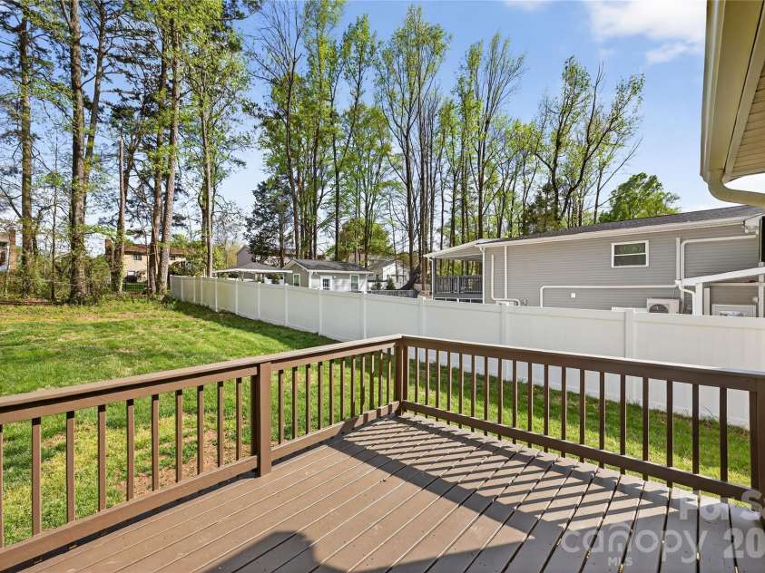 4832 Cheviot Road, Charlotte, NC 28269.  MLS# CAR4369494, YatesRealty ID 16712. 