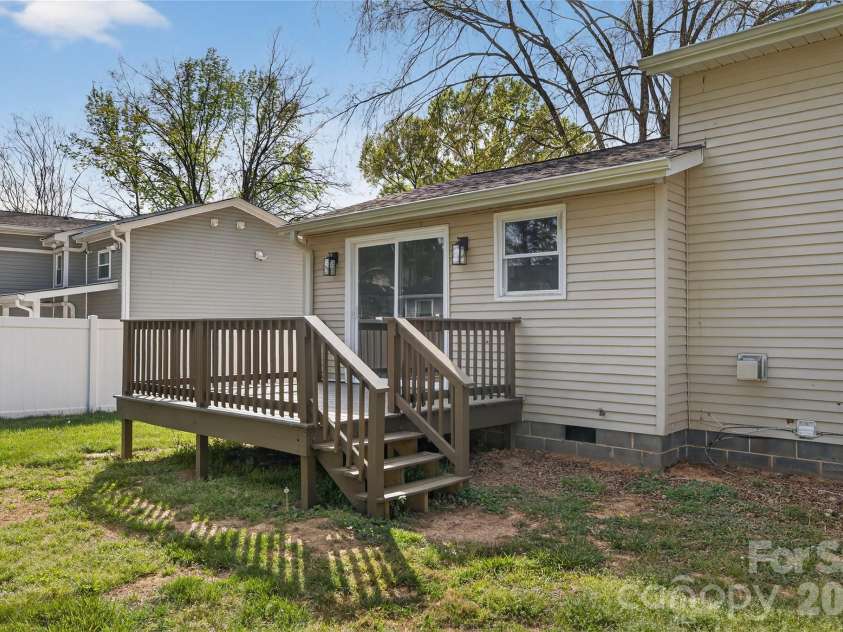 4832 Cheviot Road, Charlotte, NC 28269.  MLS# CAR4369494, YatesRealty ID 16712. 