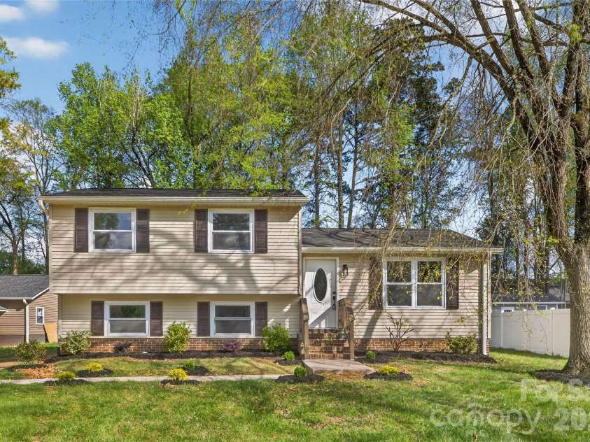 4832 Cheviot Road, Charlotte, NC 28269.  MLS# CAR4369494, YatesRealty ID 16712. 