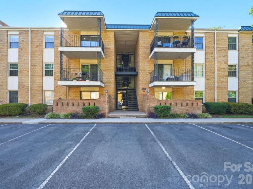 4739 Hedgemore Drive, Charlotte, NC 28209.  MLS# CAR4391656, YatesRealty ID 16713. 