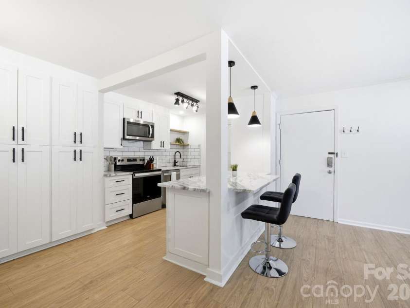 4739 Hedgemore Drive, Charlotte, NC 28209.  MLS# CAR4391656, YatesRealty ID 16713. 