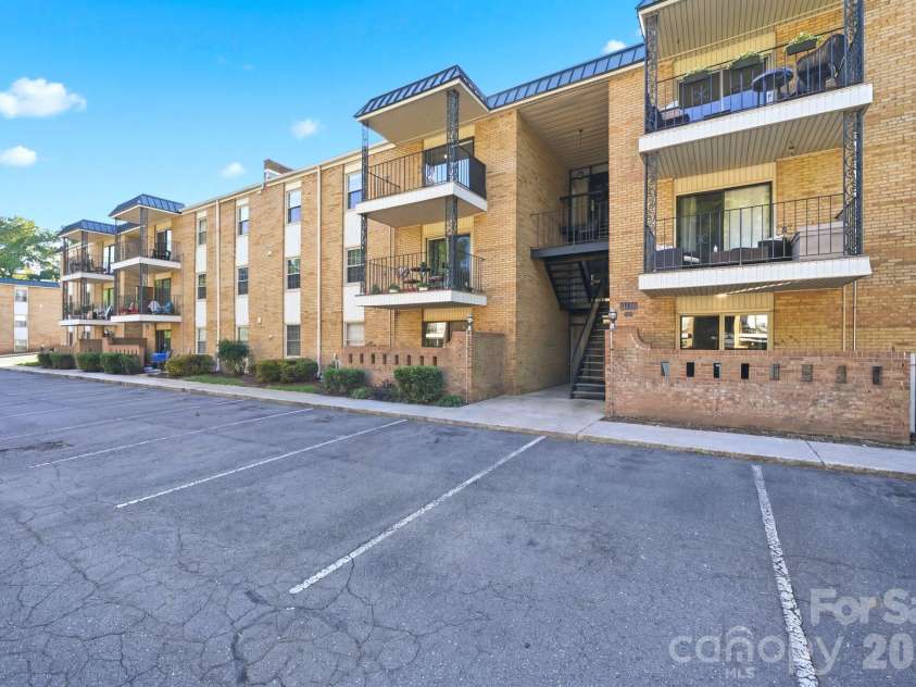 4739 Hedgemore Drive, Charlotte, NC 28209.  MLS# CAR4391656, YatesRealty ID 16713. 