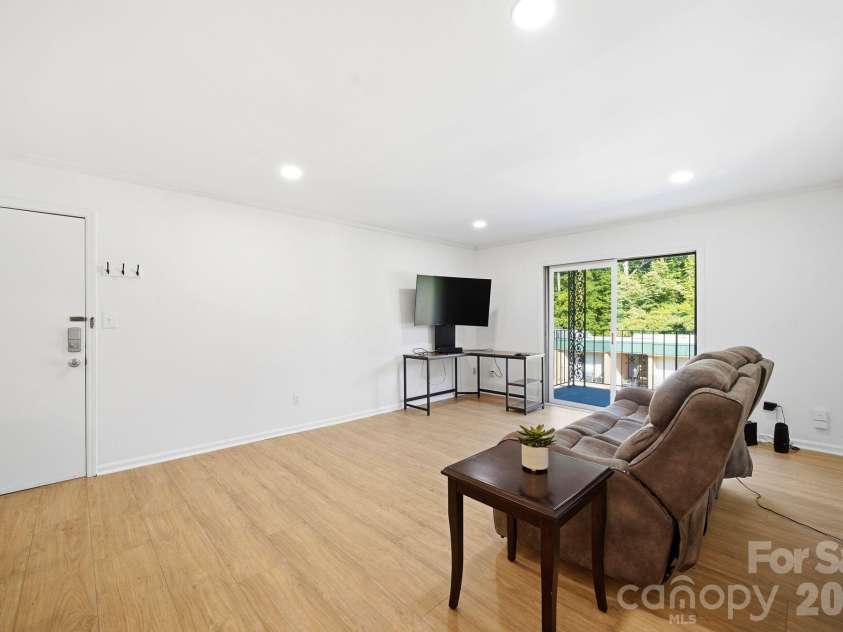 4739 Hedgemore Drive, Charlotte, NC 28209.  MLS# CAR4391656, YatesRealty ID 16713. 
