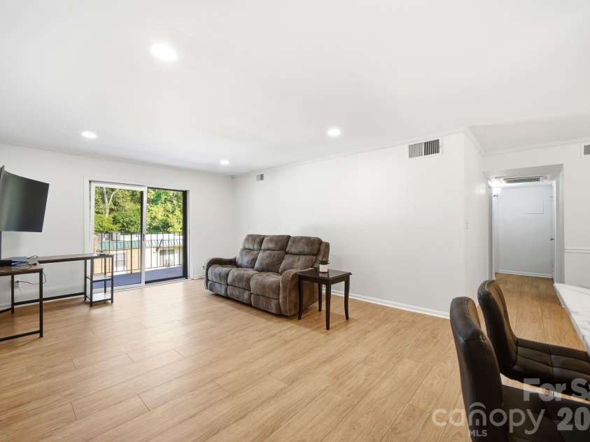 4739 Hedgemore Drive, Charlotte, NC 28209.  MLS# CAR4391656, YatesRealty ID 16713. 