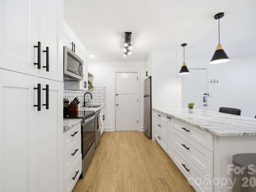 4739 Hedgemore Drive, Charlotte, NC 28209.  MLS# CAR4391656, YatesRealty ID 16713. 