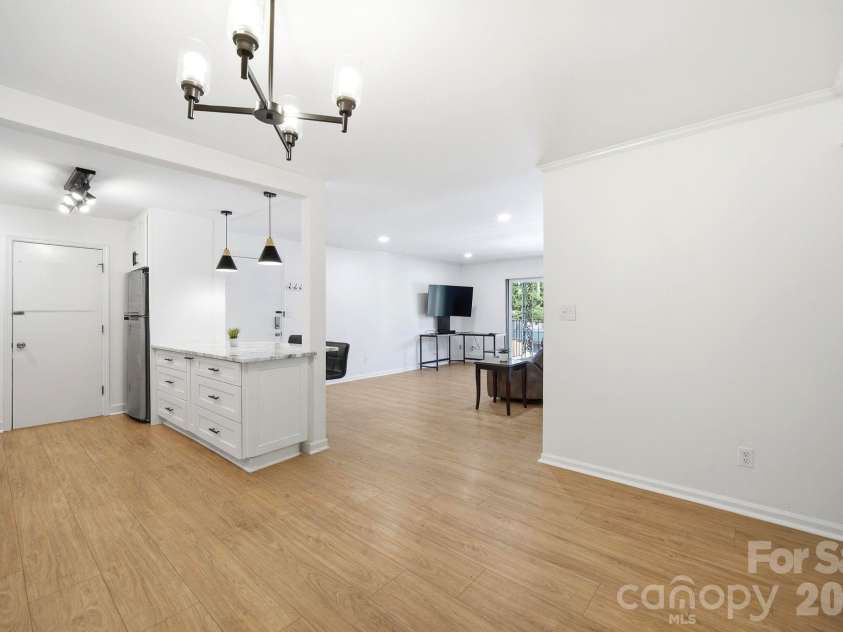 4739 Hedgemore Drive, Charlotte, NC 28209.  MLS# CAR4391656, YatesRealty ID 16713. 