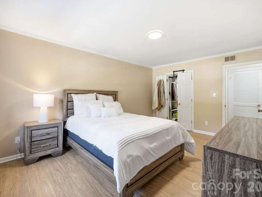 4739 Hedgemore Drive, Charlotte, NC 28209.  MLS# CAR4391656, YatesRealty ID 16713. 