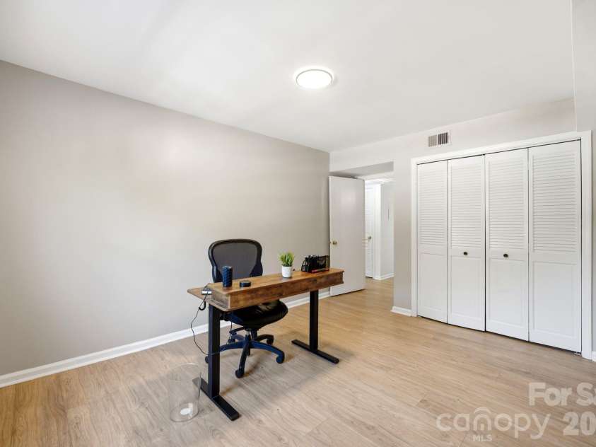 4739 Hedgemore Drive, Charlotte, NC 28209.  MLS# CAR4391656, YatesRealty ID 16713. 