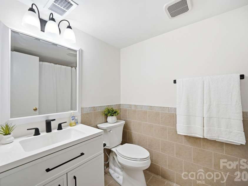 4739 Hedgemore Drive, Charlotte, NC 28209.  MLS# CAR4391656, YatesRealty ID 16713. 