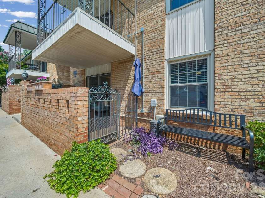 4739 Hedgemore Drive, Charlotte, NC 28209.  MLS# CAR4401578, YatesRealty ID 16713. 