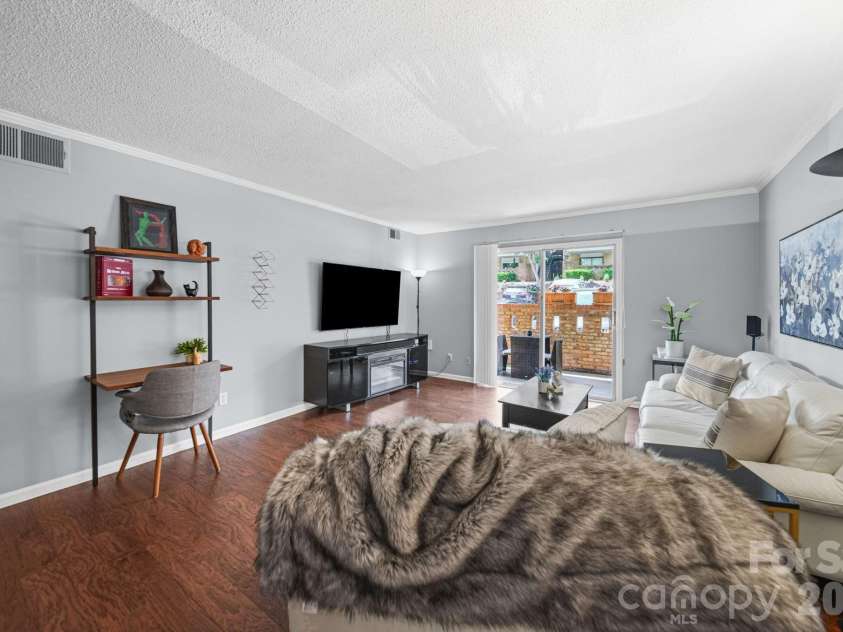 4739 Hedgemore Drive, Charlotte, NC 28209.  MLS# CAR4401578, YatesRealty ID 16713. 
