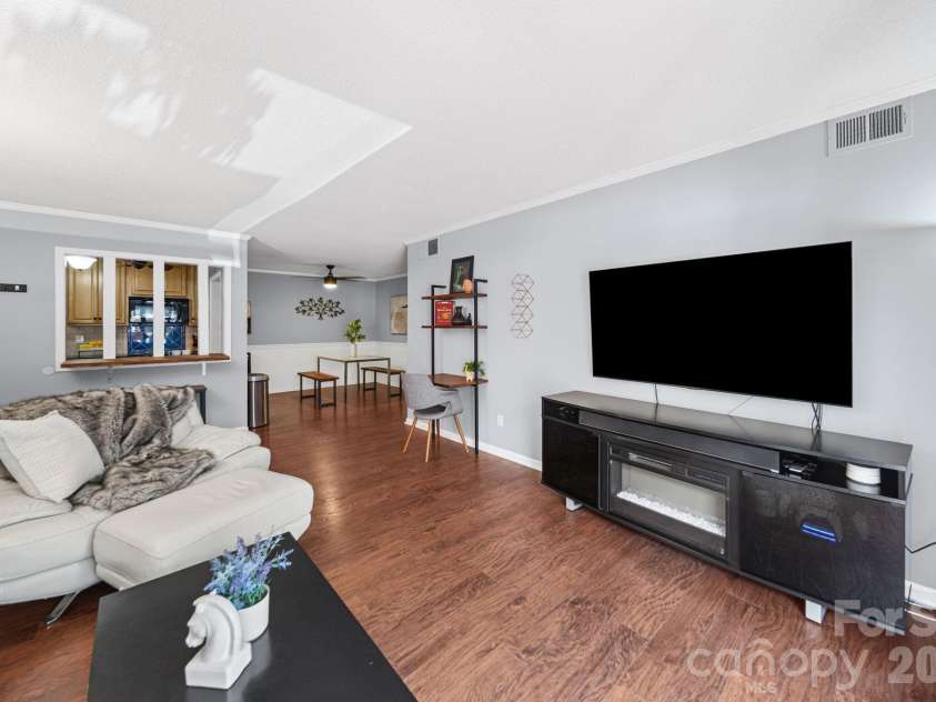 4739 Hedgemore Drive, Charlotte, NC 28209.  MLS# CAR4401578, YatesRealty ID 16713. 