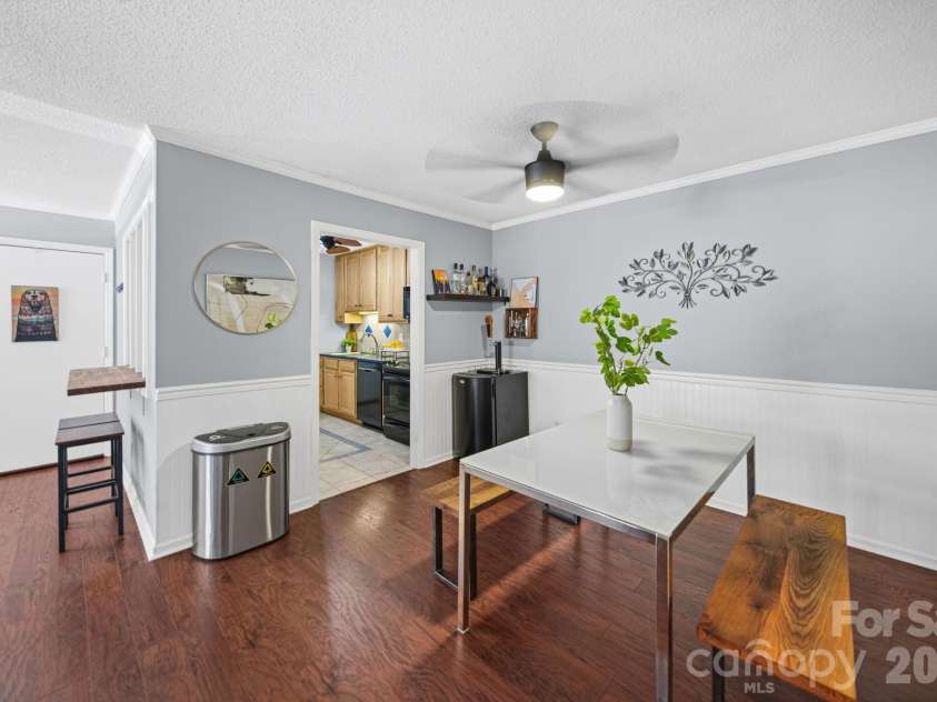 4739 Hedgemore Drive, Charlotte, NC 28209.  MLS# CAR4401578, YatesRealty ID 16713. 