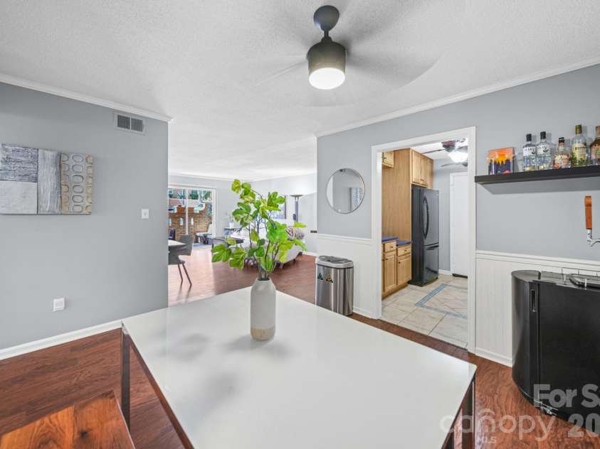 4739 Hedgemore Drive, Charlotte, NC 28209.  MLS# CAR4401578, YatesRealty ID 16713. 