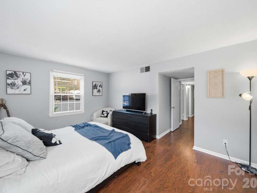 4739 Hedgemore Drive, Charlotte, NC 28209.  MLS# CAR4401578, YatesRealty ID 16713. 