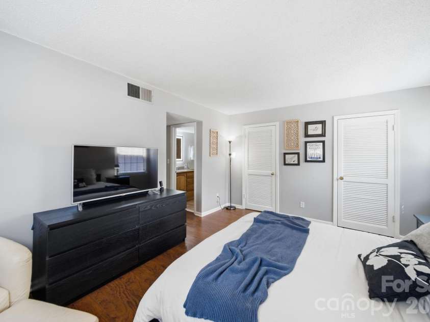 4739 Hedgemore Drive, Charlotte, NC 28209.  MLS# CAR4401578, YatesRealty ID 16713. 