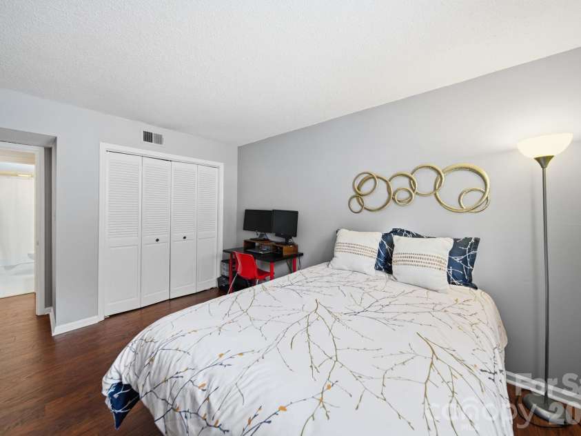 4739 Hedgemore Drive, Charlotte, NC 28209.  MLS# CAR4401578, YatesRealty ID 16713. 