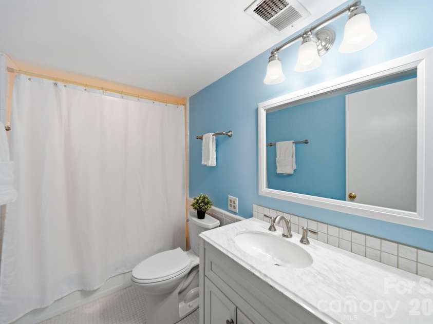 4739 Hedgemore Drive, Charlotte, NC 28209.  MLS# CAR4401578, YatesRealty ID 16713. 