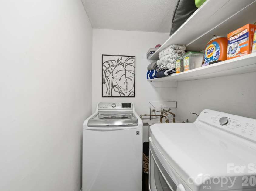 4739 Hedgemore Drive, Charlotte, NC 28209.  MLS# CAR4401578, YatesRealty ID 16713. 