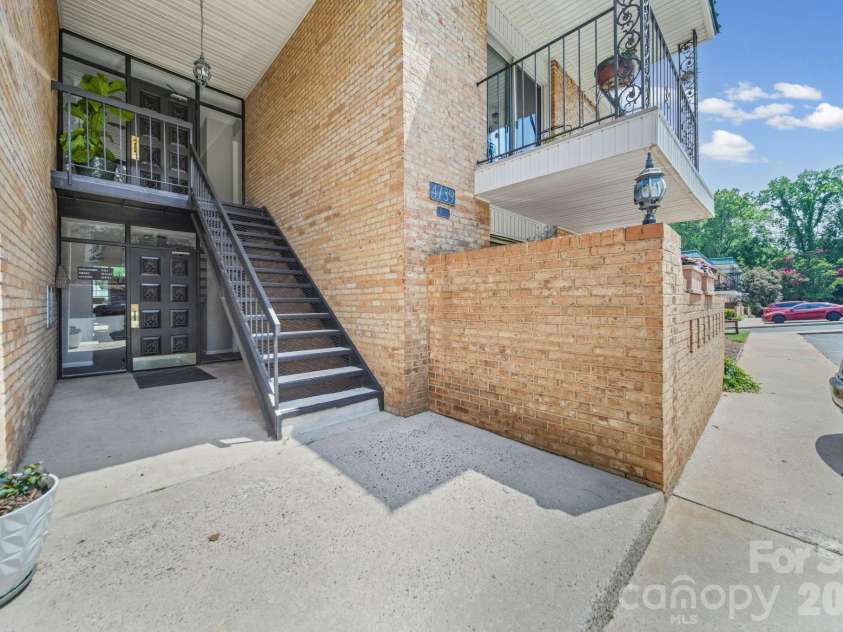 4739 Hedgemore Drive, Charlotte, NC 28209.  MLS# CAR4401578, YatesRealty ID 16713. 