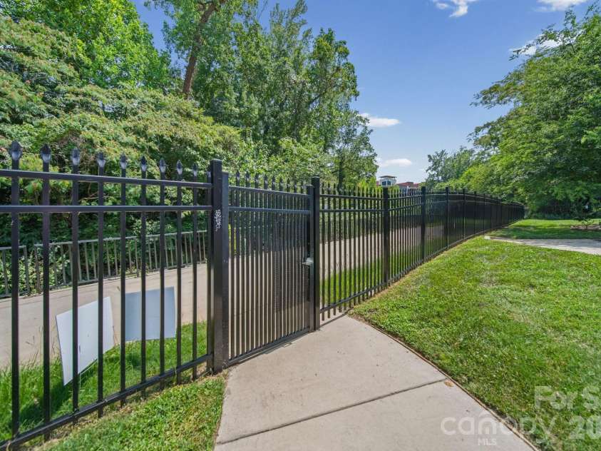 4739 Hedgemore Drive, Charlotte, NC 28209.  MLS# CAR4401578, YatesRealty ID 16713. 