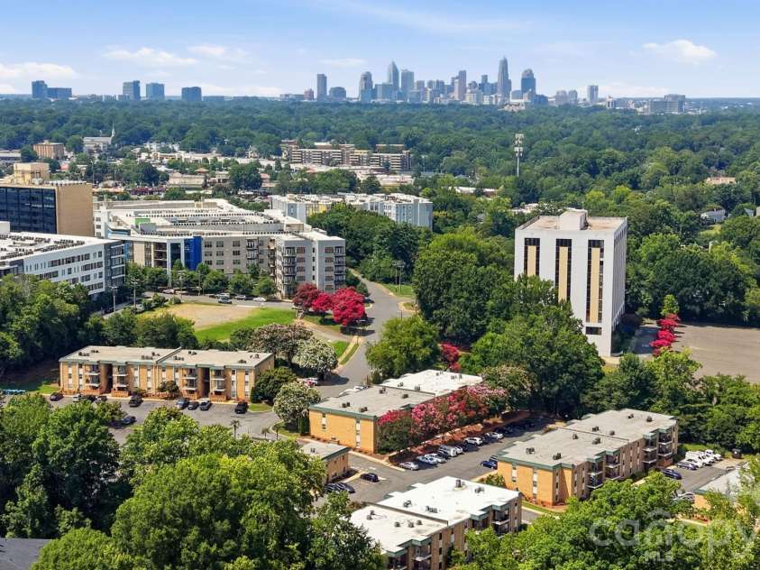 4739 Hedgemore Drive, Charlotte, NC 28209.  MLS# CAR4401578, YatesRealty ID 16713. 