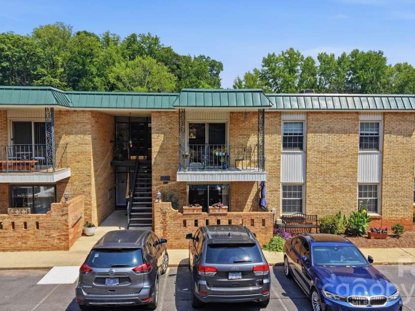 4739 Hedgemore Drive, Charlotte, NC 28209.  MLS# CAR4401578, YatesRealty ID 16713. 