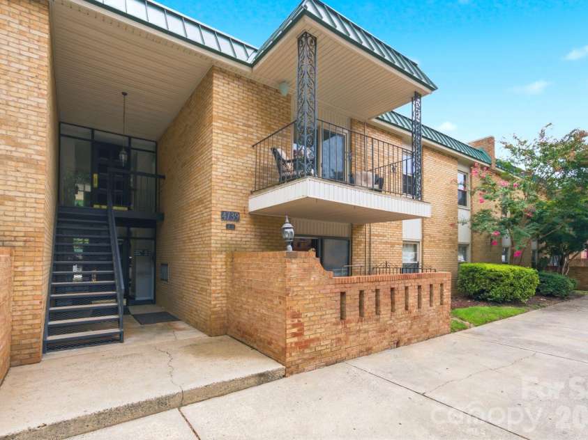 4739 Hedgemore Drive, Charlotte, NC 28209.  MLS# CAR4402848, YatesRealty ID 16713. 