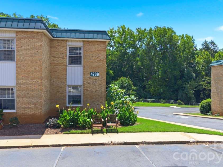 4739 Hedgemore Drive, Charlotte, NC 28209.  MLS# CAR4402848, YatesRealty ID 16713. 