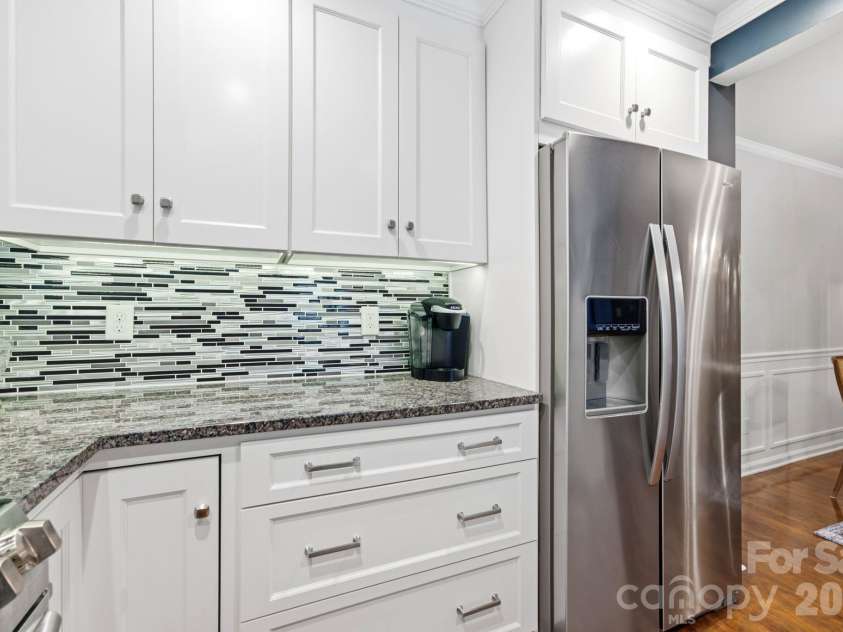 4739 Hedgemore Drive, Charlotte, NC 28209.  MLS# CAR4402848, YatesRealty ID 16713. Kitchen