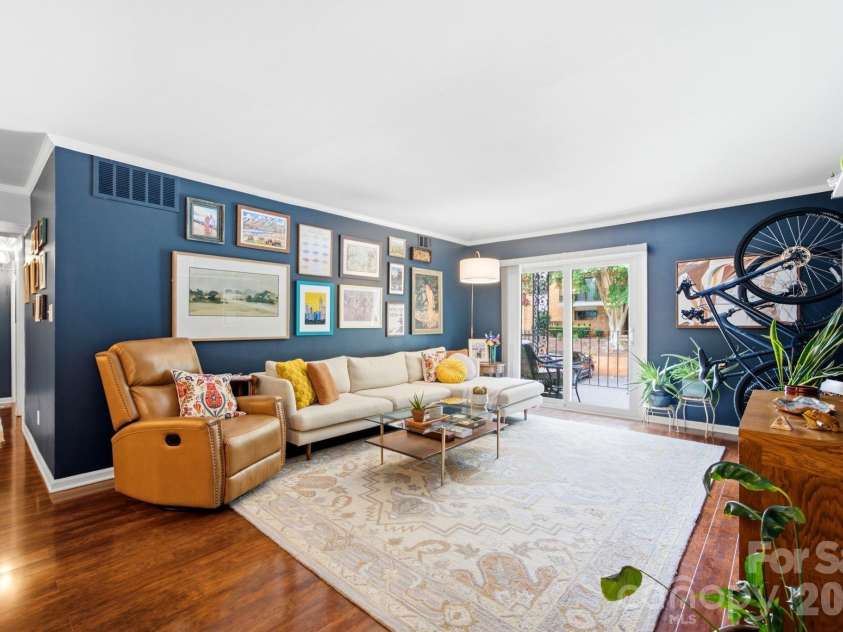 4739 Hedgemore Drive, Charlotte, NC 28209.  MLS# CAR4402848, YatesRealty ID 16713. Living Room