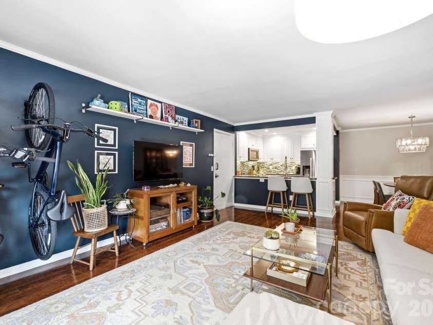 4739 Hedgemore Drive, Charlotte, NC 28209.  MLS# CAR4402848, YatesRealty ID 16713. Living Room