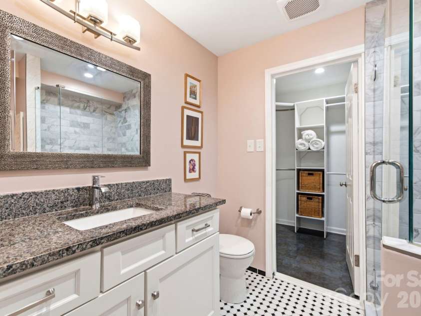 4739 Hedgemore Drive, Charlotte, NC 28209.  MLS# CAR4402848, YatesRealty ID 16713. Primary Bath