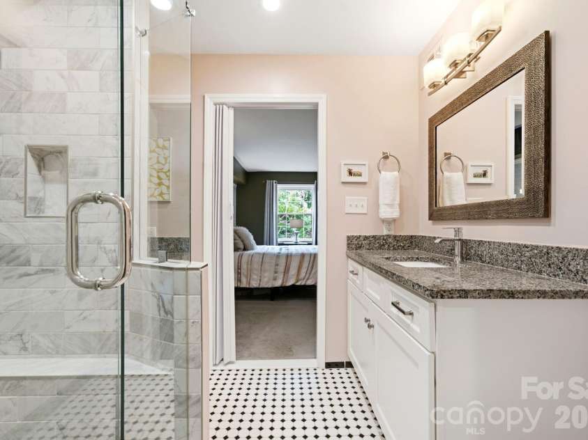 4739 Hedgemore Drive, Charlotte, NC 28209.  MLS# CAR4402848, YatesRealty ID 16713. Primary Bath